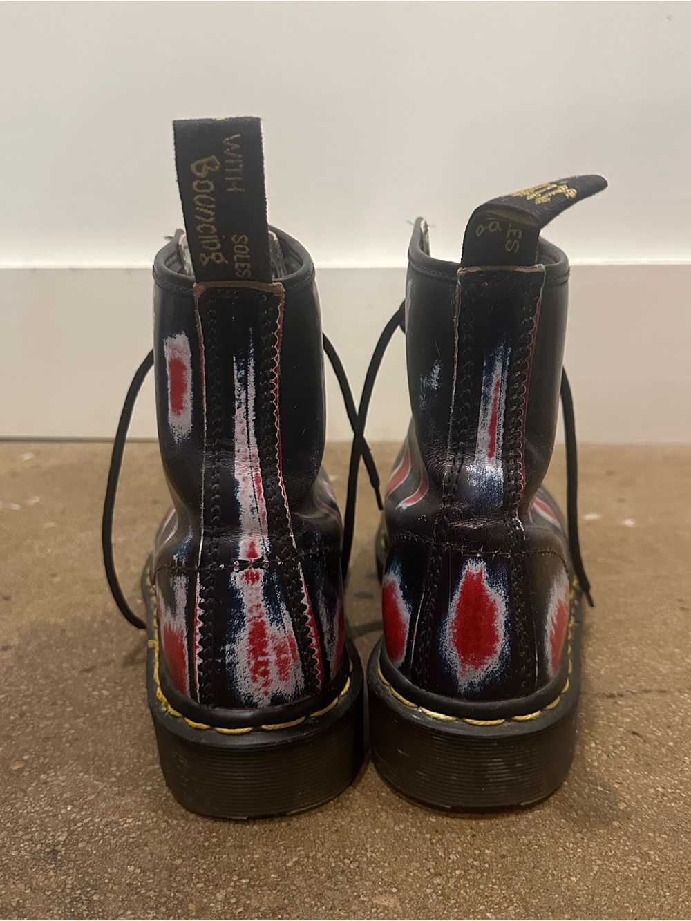 Dr. Martens Original Leather Lace-Up Boots - Picture 3 of 12